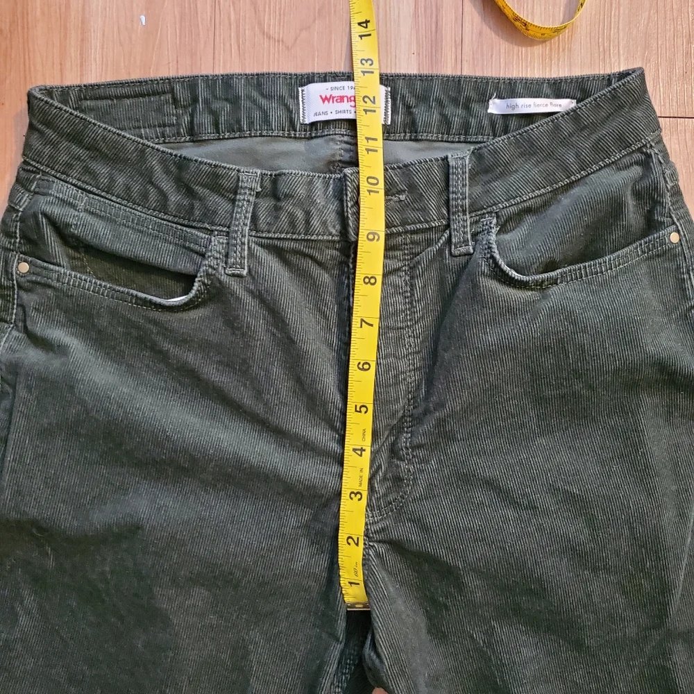 Wrangler | Women's 70s Cowgirl Flares - Picture 6 of 7
